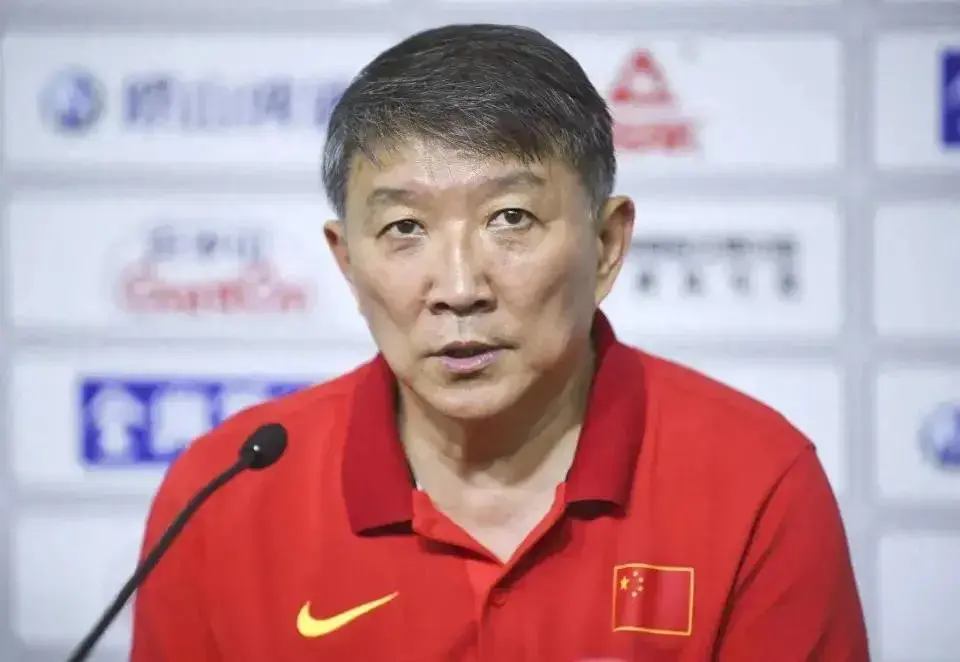 宫鲁鸣对于, div