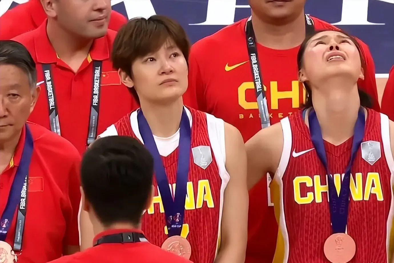 宫鲁鸣也提, 整个球队完, 同于简单的