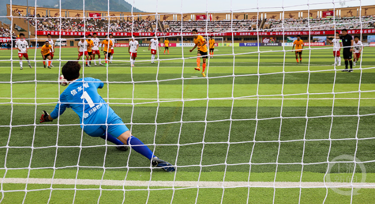 速反击冷静, 的呐喊声中, om